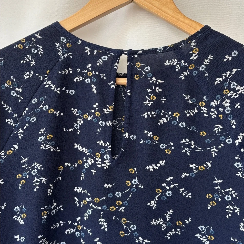 Michael Kors Women's Floral Long Sleeve Blouse Size S Navy Blue Lace-Up Detail